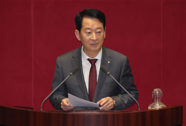 국민의힘 최은석 의원이 국회 본회의에서 상법 일부개정법률안 관련 토론을 하고 있다. 연합뉴스