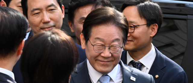 이재명 웃었다…선거법 위반 항소심 '유죄→무죄'