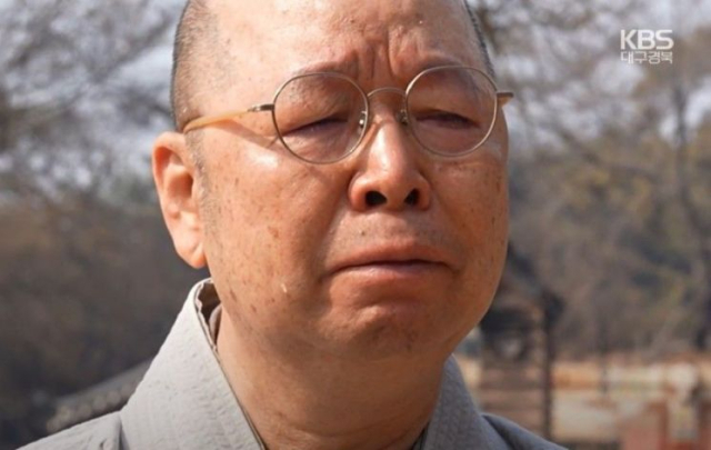 천년고찰 운람사와 고운사 전소에 눈물을 보인 도륜 스님. KBS 유튜브