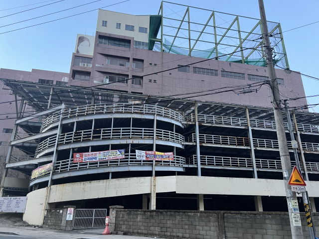 지난 2021년 12월 폐점한 대구 수성구 범어동 유성스포츠프라자가 최근 법원 경매 매물로 올라왔으나 한 차례 유찰됐다. 구민수 기자