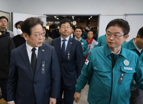 유죄가 무죄로 뒤집힌 李 판결에 '광장 정치' 격화 우려  