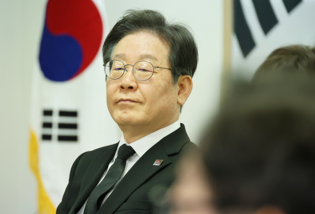 28일 오전 더불어민주당 이재명 대표가 민주당 대전시당에서 열린 최고위원회의에 참석하고 있다. 연합뉴스