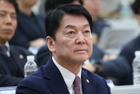 해군 예비역 대위 안철수 