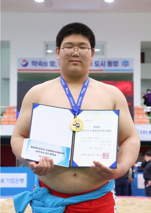 제39회 전국 시·도대항 장사씨름대회 중학교부 장사급에서 우승을 차지한 대구 영신중 한도경. 영신중 제공