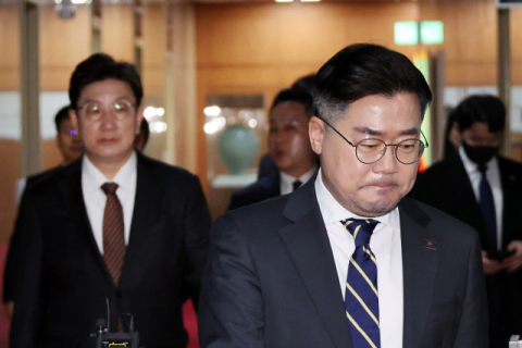 산불 피해 추경 시급한데…국회의장 주재 여야 원내대표 회동, '신경전'만