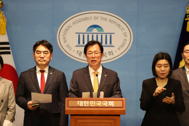 국민의힘 산불재난대응특별위원회는 1일 국회에서 기자회견을 열고 산불지역 피해 구제 특별법을 마련하자며 야당의 협조를 요청했다. 이만희 의원실 제공