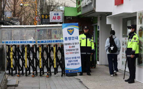 [속보] 헌법재판소 인근 3호선 안국역, 정오부터 일부 출구 폐쇄