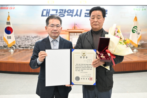 군위군, 대한민국에 헌신한 영웅 故박재용 하사 무공훈장 전달