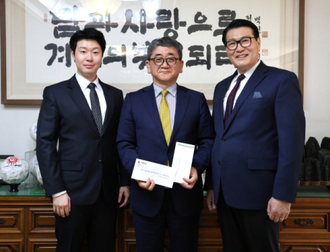  반도체 기업 엠이엠씨코리아·에스테크, 매일신문 방문 산불피해 복구 1억원 전달