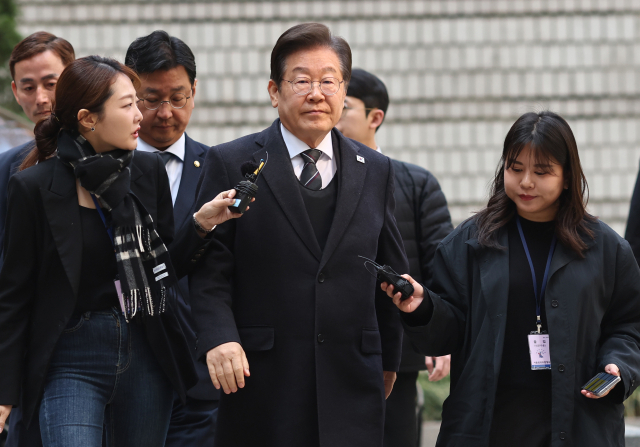 더불어민주당 이재명 대표가 1일 서울 서초구 서울중앙지법에서 열린 