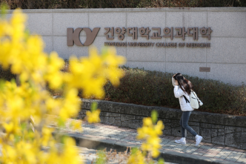 복귀한 의대생들, 이번에는 수업거부로 투쟁하나