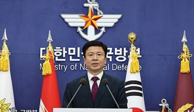 전하규 국방부 대변인이 28일 서울 용산구 국방부에서 정례 브리핑을 하고 있다.연합뉴스