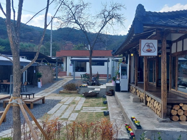 창녕군 이방면 안리 식당가 모습.