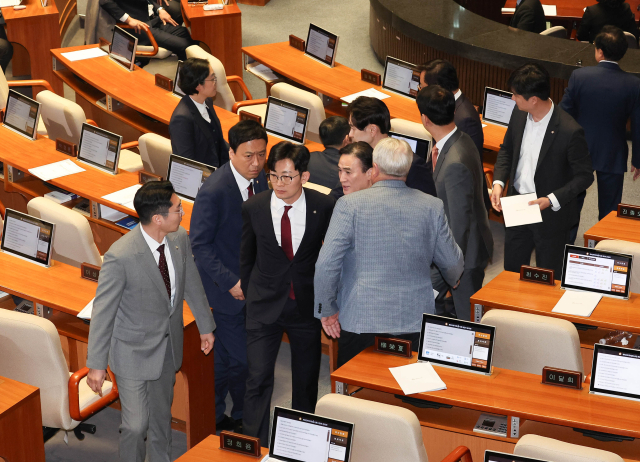 국민의힘 박충권 의원이 2일 국회 본회의에서 