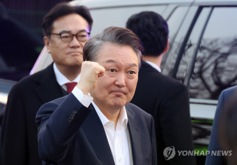 尹, 재판정 출석 안한다…헌재 선고 TV 생중계로 지켜볼 듯