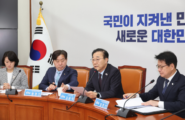 더불어민주당 김윤덕 사무총장이 6일 서울 여의도 국회에서 열린 기자간담회에서 발언하고 있다. 연합뉴스