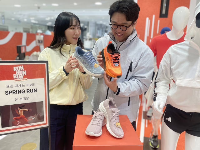 롯데백화점 상인점은 5층 이벤트홀에서 4월 한달간 다양한 브랜드의 러닝 제품을 한 자리에서 만나볼 수 있는 