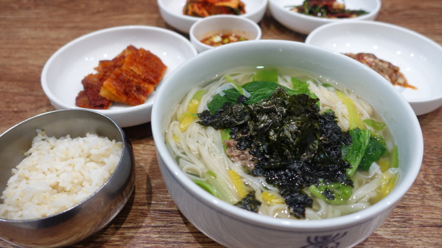 조밥이 따라나오는 안동 선미식당의 안동국시.