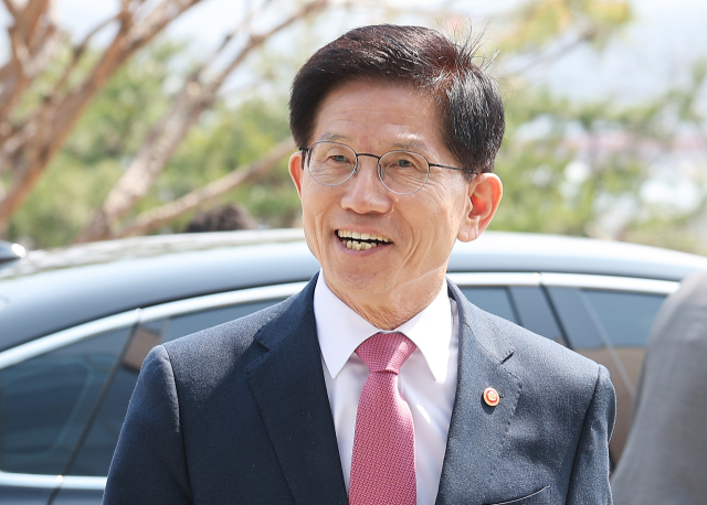 김문수 고용노동부 장관이 7일 경기도 용인시 기아 오산교육센터에서 열린 