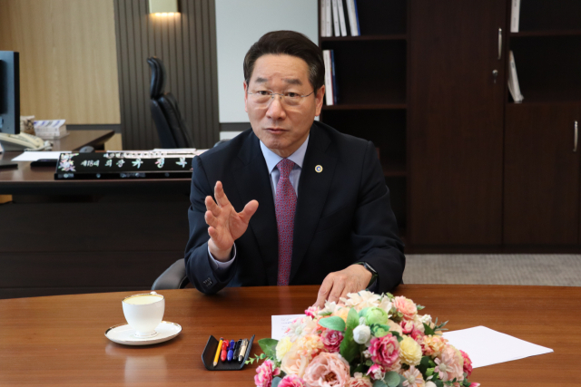 유정복 대한민국시도지사협의회장(인천시장)이 7일 회장 집무실에서 매일신문과 인터뷰를 하고 있다. 협의회 제공