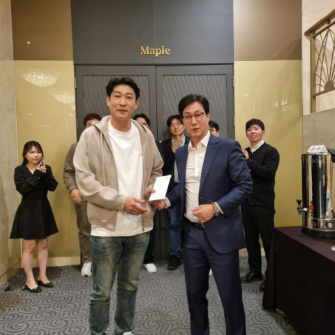 [이런일] 매탑 23기, 경북 산불 피해 입은 원우에게 성금 전달