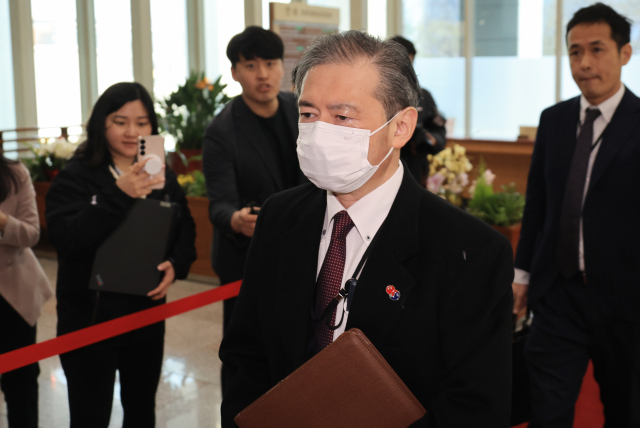 미바에 다이스케 주한일본대사관 총괄공사가 일본 외교청서 독도 표기와 관련해 8일 서울 종로구 정부서울청사 외교부로 초치되고 있다. 연합뉴스