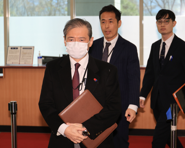 미바에 다이스케 주한일본대사관 총괄공사가 일본 외교청서 독도 표기와 관련해 8일 서울 종로구 정부서울청사 외교부로 초치되고 있다. 연합뉴스