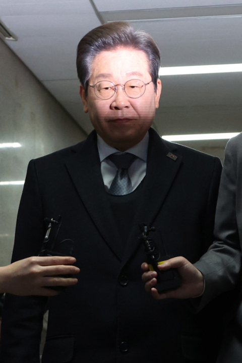 이재명 외면으로 '개헌' 작업은 공회전…결국 물 건너가나