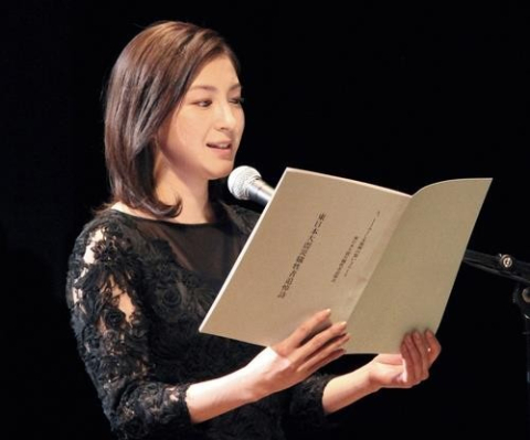 '불륜' 저지른 일본의 국민 여동생, 이번에는 간호사 폭행했다