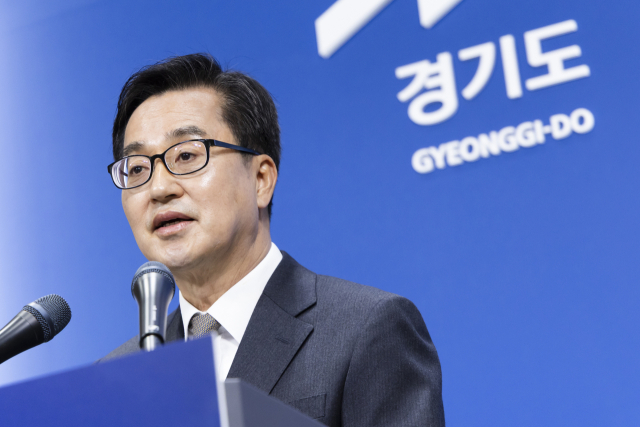 김동연 경기도지사가 4일 경기도 수원시 경기도청에서 윤석열 대통령 탄핵심판 선고 관련 입장을 발표하고 있다. 연합뉴스