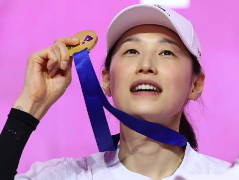 웃으며 떠나는 '배구 여제' 김연경, MVP 하나 더?