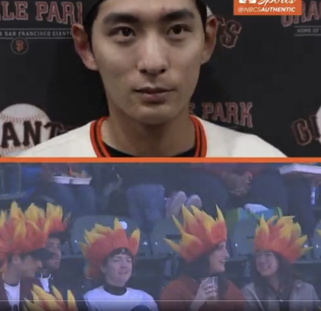 현지 중계화면에 잡힌 이정후(위쪽)와 그의 팬클럽 