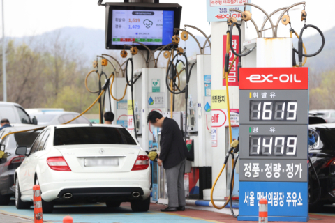 트럼프발 관세 전쟁에 내리 꽂는 유가…WTI 4년 만에 60달러 밑으로