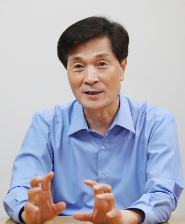 취임 1주년을 맞이한 안병구 밀양시장이 올해 시정 방향에 대해 설명하고 있는 모습.