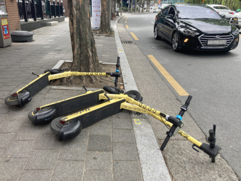 전동킥보드 방치 심각…2년 새 단속건수 2배 이상 늘었다