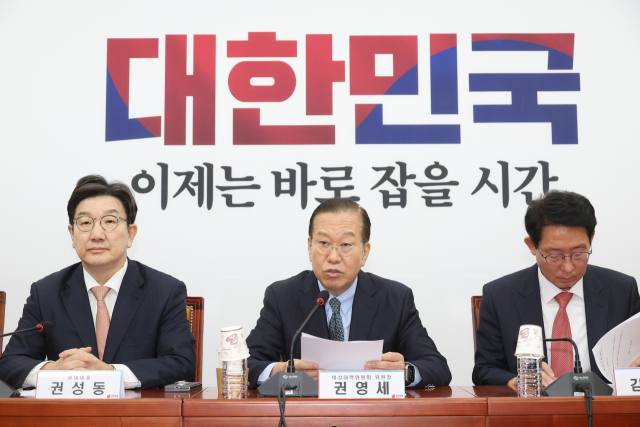 국민의힘 권영세 비상대책위원장이 10일 서울 여의도 국회에서 열린 비상대책위원회의에서 발언하고 있다. 연합뉴스