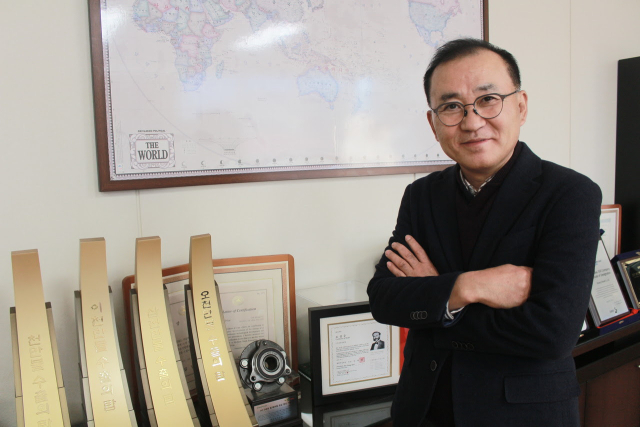경북사회복지공동모금회(회장 전우헌)는 지난 4일 ㈜진양오일씰 이명수 대표이사가 고향인 청송 지역에 최근 발생한 산불 피해 복구를 위해 1억 원을 기부했다고 10일 밝혔다. 경북사랑의열매 제공