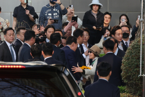사저 복귀한 尹 