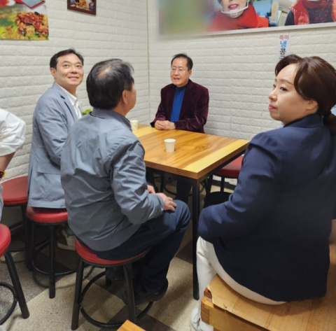홍준표 대구시장 퇴임 후 첫 일정은 서문시장 방문