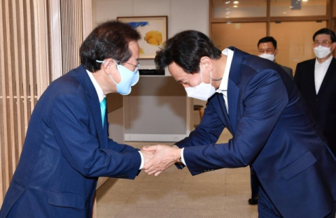 홍준표, '불출마' 오세훈에 러브콜 