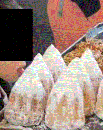 진열된 빵, 혓바닥으로 맛본 아이…유명 빵집 위생 논란