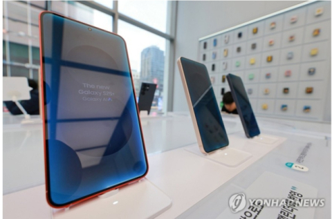美, 스마트폰·컴퓨터 '상호관세' 제외…애플·삼성 부담 덜어