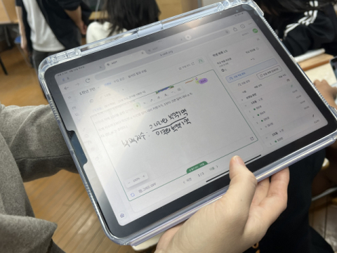 이미 안하기로 결정했는데…학기 중 'AI 교과서 도입' 독촉한 교장