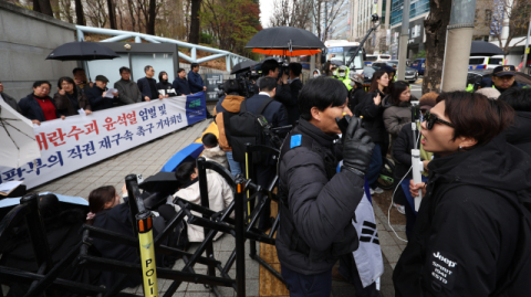 [속보] 尹 오전 재판 종료…오후 2시 15분 재개