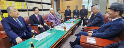 김문수, TK방문 첫 행보로 안동 찾았다…