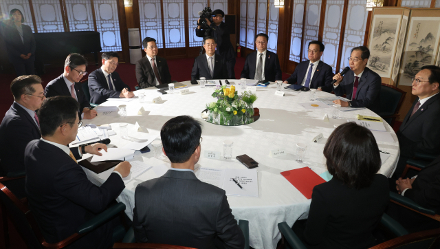 한덕수 대통령 권한대행 국무총리가 14일 서울 공관에서 경제안보전략 TF 회의를 하고 있다. 연합뉴스