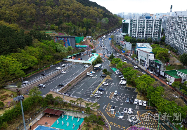 26일 대구 남구 강당골 공영주차장 전경. 이곳은 남구청 신청사 이전 부지로 선정됐지만,