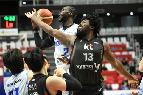 [KBL 프로농구 PO] 대구 한국가스공사, 막판 실수로 수원 KT에 패배