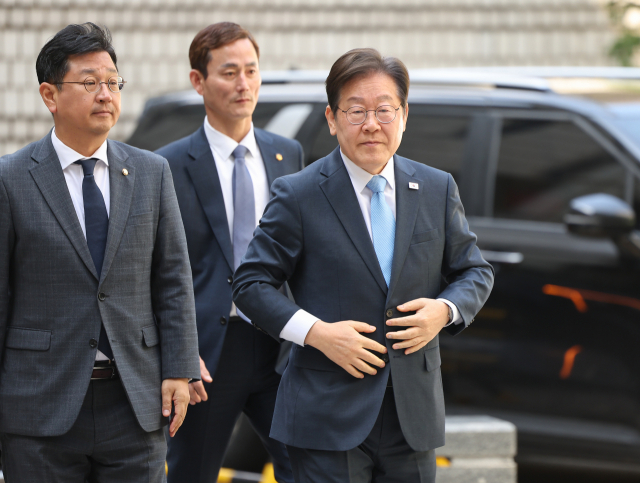 더불어민주당 이재명 전 대표가 15일 서울 서초구 서울중앙지방법원에서 열린 