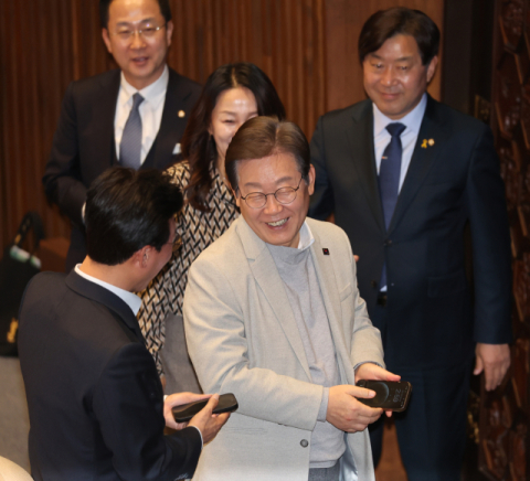 민주, '룰 파동' 일단 봉합…'어대명' 경선 시작부터 삐걱